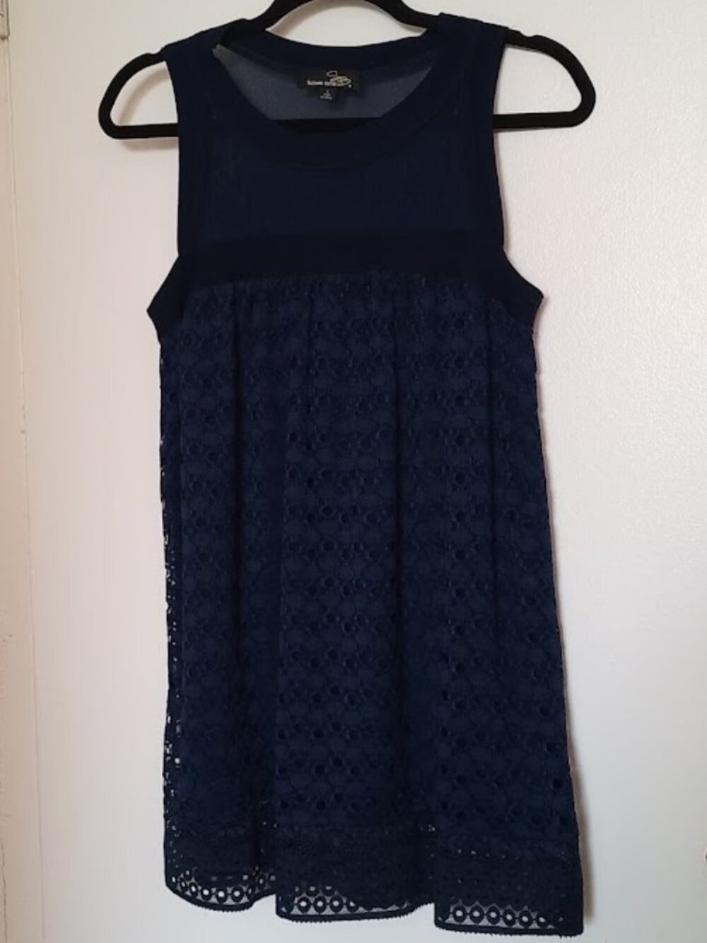 Suzanne Betro Navy Sleeveless Tunic Top with Eyelet Overlay. Size L